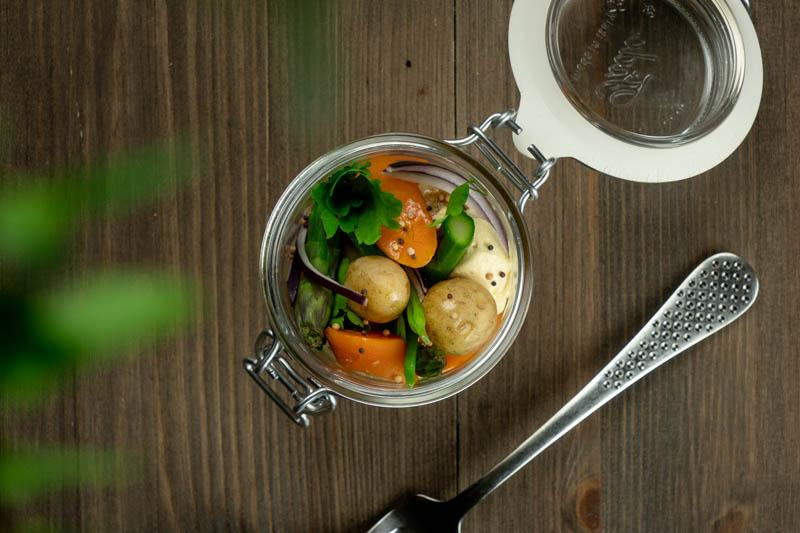 Vårens grønnsaker på glass