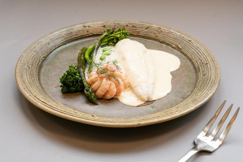 Ovnsbakt rødspettefilet med champagnesaus