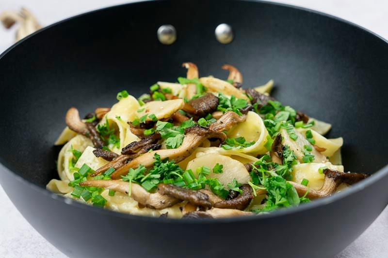 Pasta med jordskokk & østerssopp